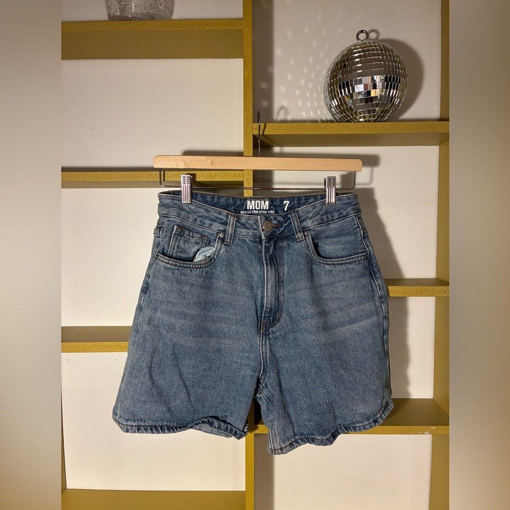 Streetwear Society Mom Fit Jean Shorts in Faded Blue